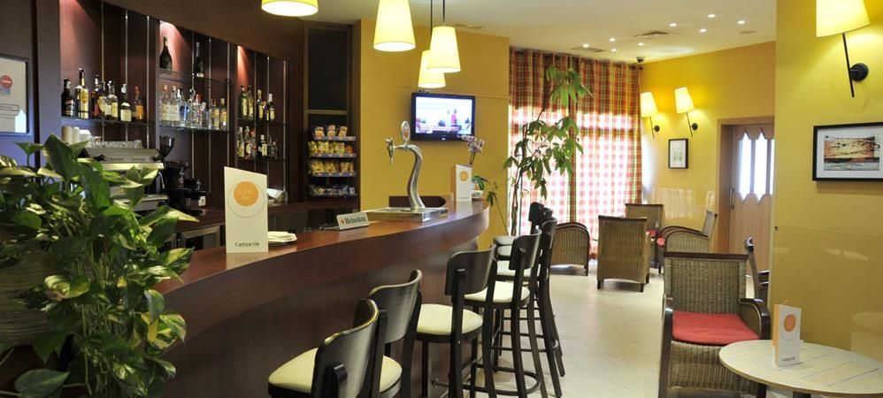 Travelodge Madrid Alcala De Henares Restaurant photo