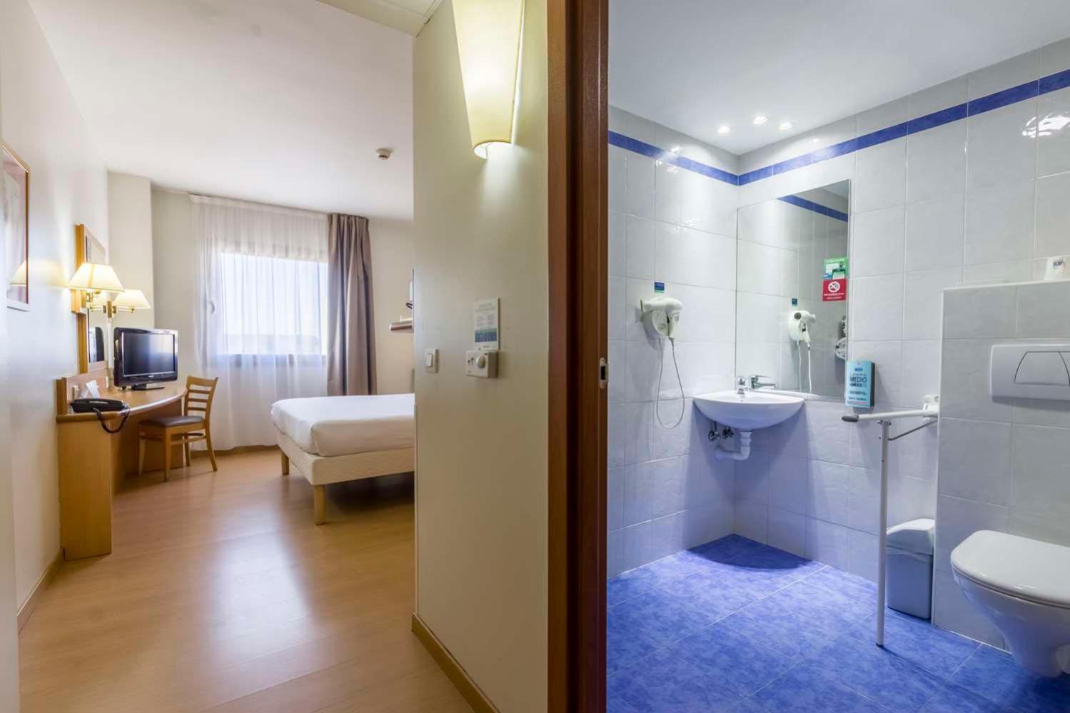 Travelodge Madrid Alcala De Henares Exterior photo