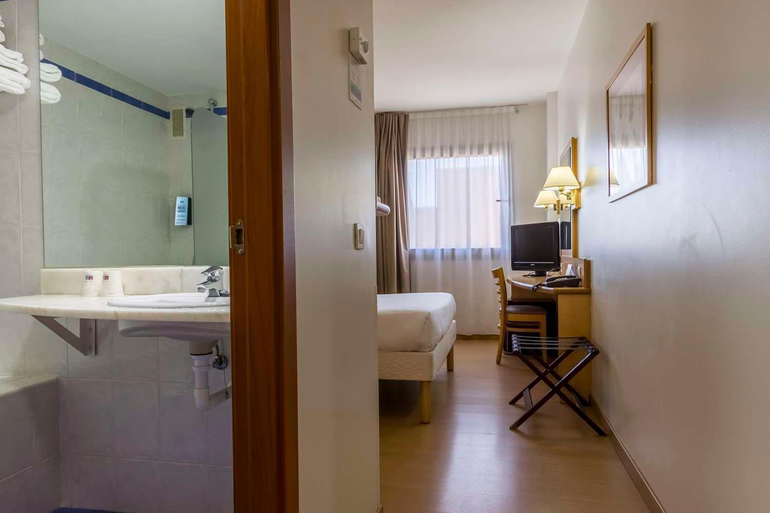 Travelodge Madrid Alcala De Henares Exterior photo