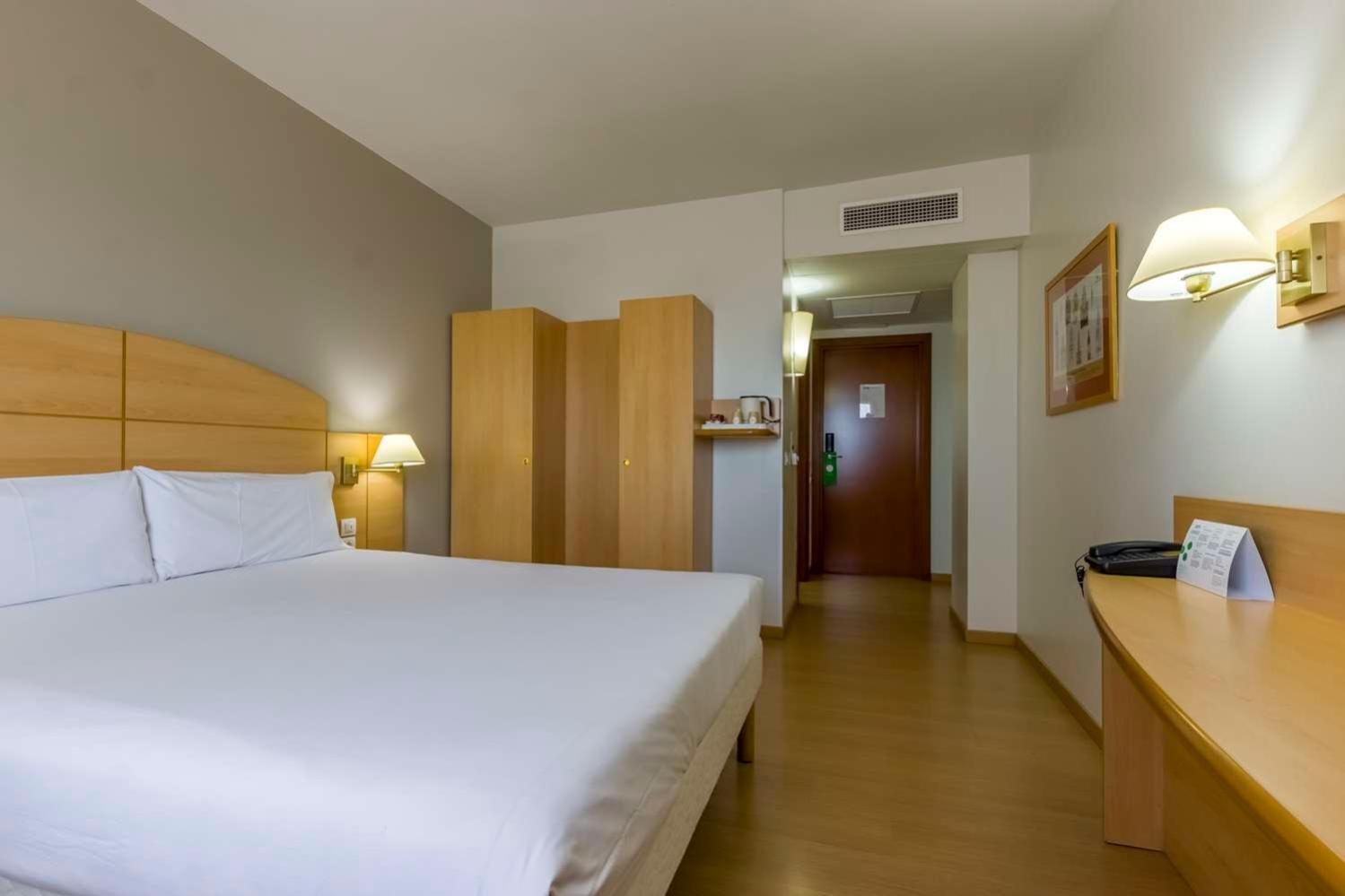 Travelodge Madrid Alcala De Henares Exterior photo