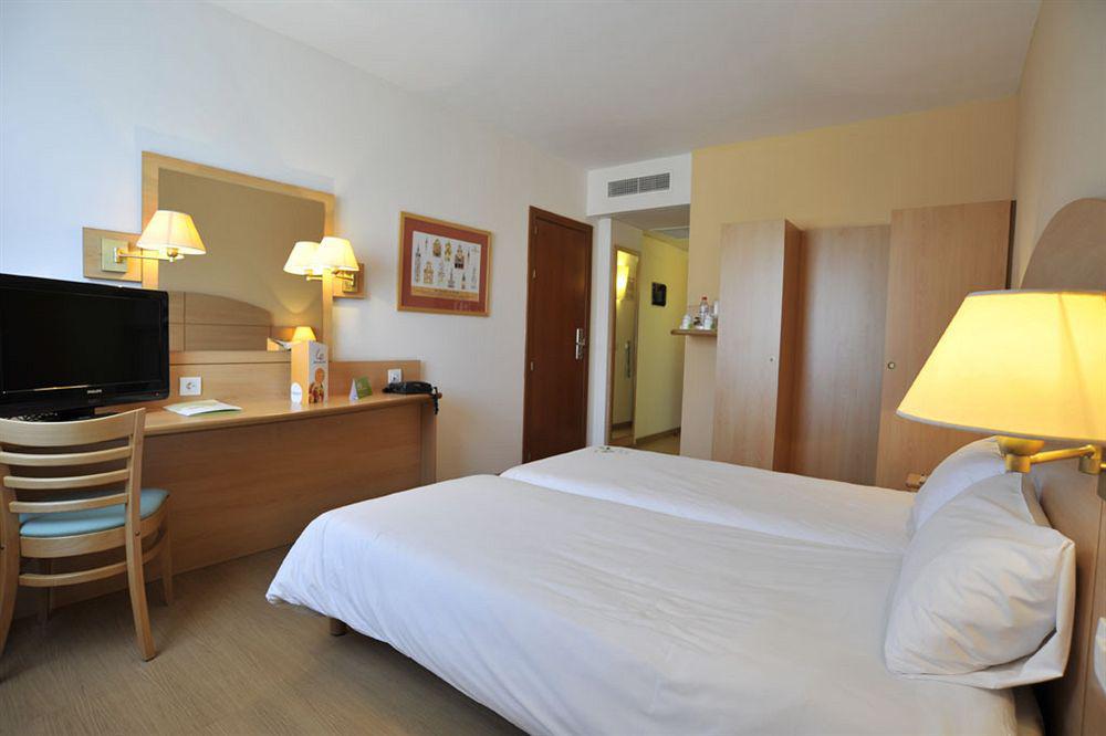 Travelodge Madrid Alcala De Henares Exterior photo